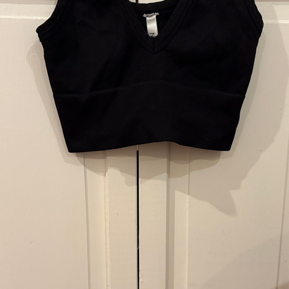 Black Deep V-Neck Cropped Top - Picture 4 of 11